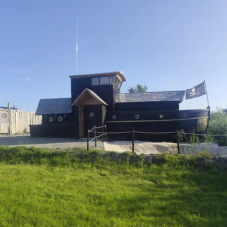 Mayo Glamping مكان تخييم